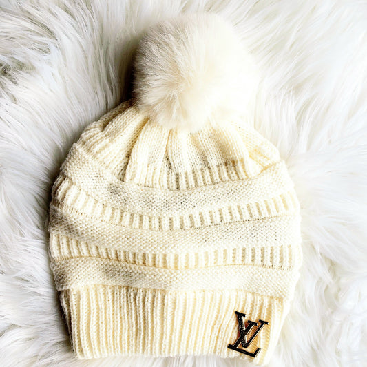 LV POM POM SLOUCH BEANIE - WINTER WHITE